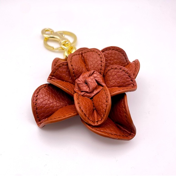 VEGAN LEATHER FLOWER | Bag Charm | Keychain (Brand New!) ❤️ - Picture 3 of 6